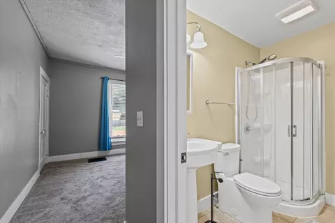 Bath - 835 E Pells St, Paxton, IL 60957 photo 1 of 3
