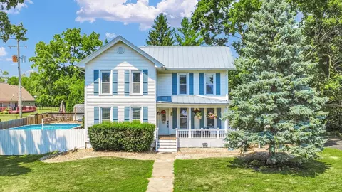 Exterior - 835 E Pells St, Paxton, IL 60957 photo 4 of 20