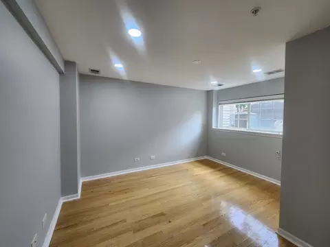 Living - 746 River Mill Pkwy, Wheeling, IL 60090 photo 4 of 5