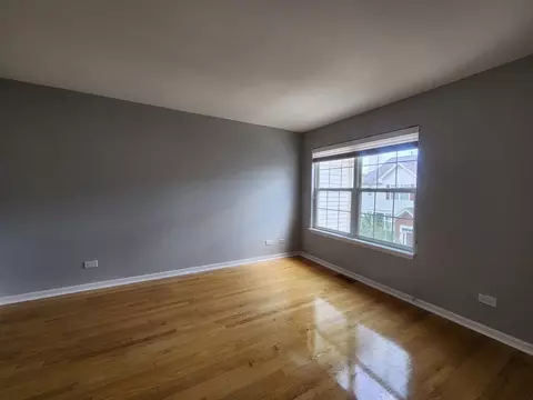 Living - 746 River Mill Pkwy, Wheeling, IL 60090 photo 3 of 5