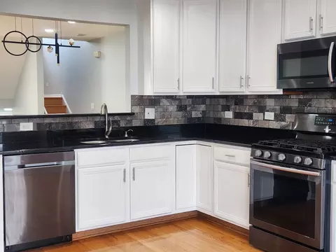 Kitchen - 746 River Mill Pkwy, Wheeling, IL 60090 photo 3 of 4