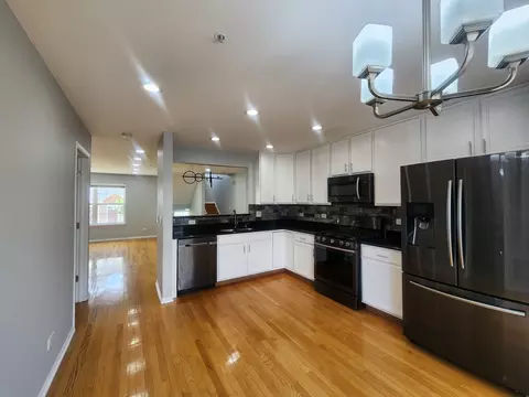 Kitchen - 746 River Mill Pkwy, Wheeling, IL 60090 photo 1 of 4