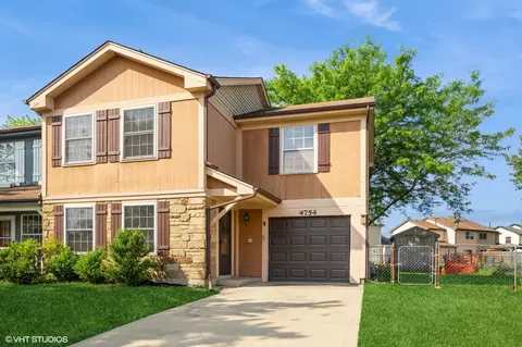 4754 Whitney Dr, Hanover Park, IL 60133
