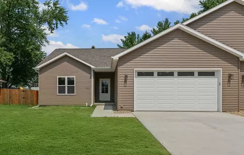 114 W Mchenry St #A, Urbana, IL 61801