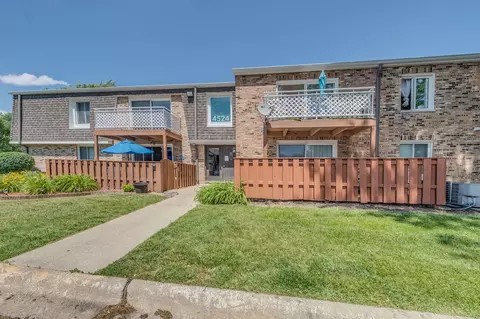 4524 Kings Walk Dr #2A, Rolling Meadows, IL 60008
