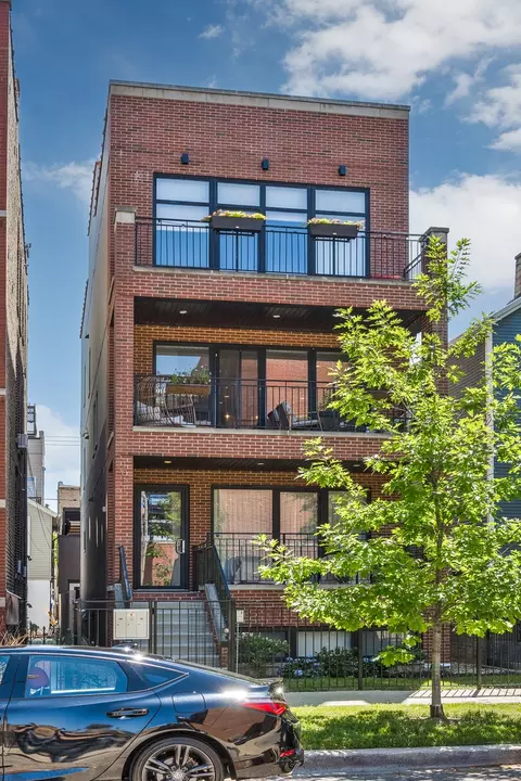 1011 N Winchester Ave #2, Chicago, IL 60622