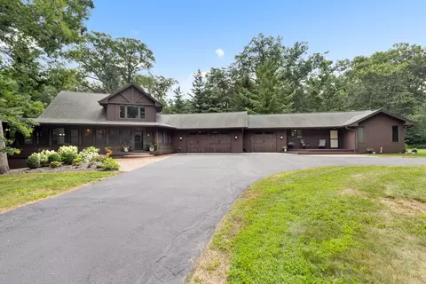 11577 Old River Rd, Rockton, IL 61072