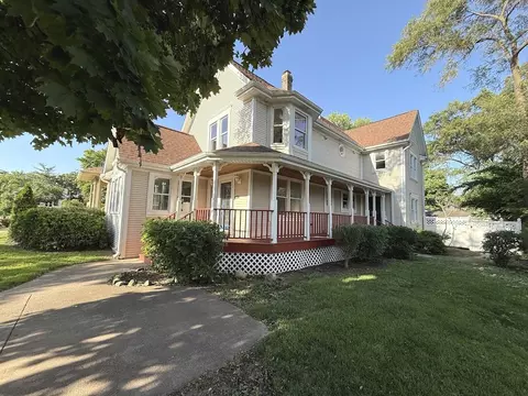 261 N Evergreen Ave, Elmhurst, IL 60126