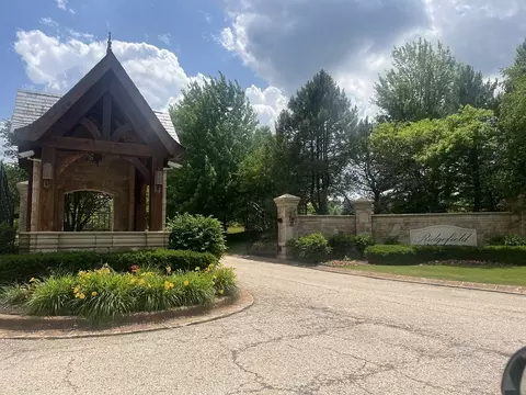 18 N647 Ridgefield Blvd, Huntley, IL 60142