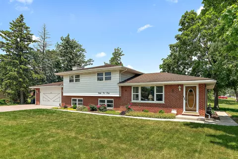 8930 W 76th Pl, Justice, IL 60458