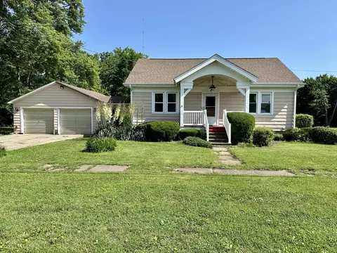 110 E Van Alstine St, Secor, IL 61771