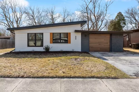 303 Shawnee St, Park Forest, IL 60466