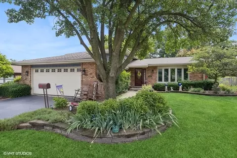 1127 Alpine Ln, Lemont, IL 60439