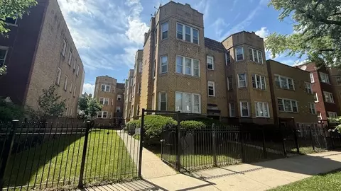 6214 N Mozart St #2W, Chicago, IL 60659