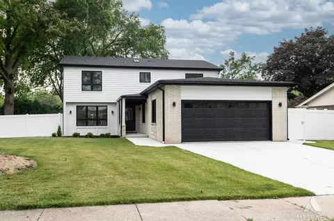 2656 Farnsworth Ln, Northbrook, IL 60062