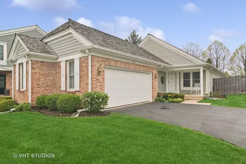 423 Park Barrington Dr, Barrington, IL 60010