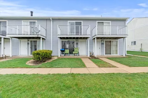 410 Meadow Green Ln, Round Lake, IL 60073