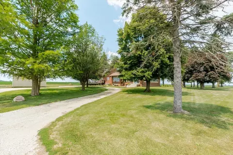 Exterior - 879 2300th Ave, Chestnut, IL 62518 photo 2 of 18