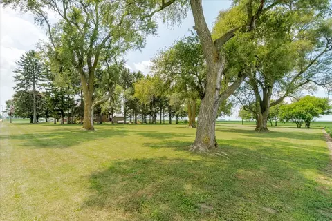 Exterior - 879 2300th Ave, Chestnut, IL 62518 photo 9 of 18