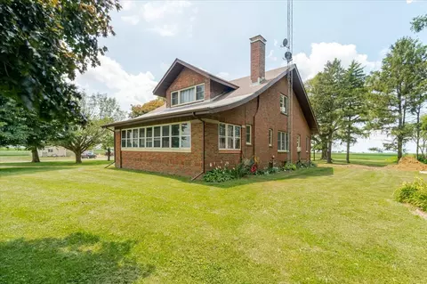 Exterior - 879 2300th Ave, Chestnut, IL 62518 photo 3 of 18