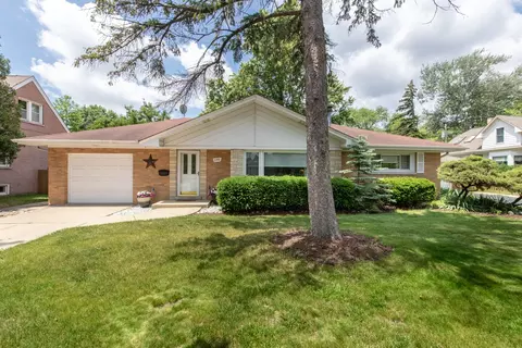 740 N Dee Rd, Park Ridge, IL 60068