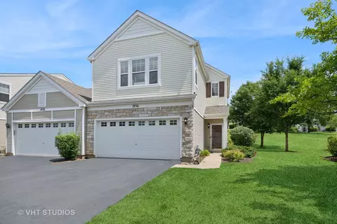 1936 Cobblestone Dr, Carpentersville, IL 60110