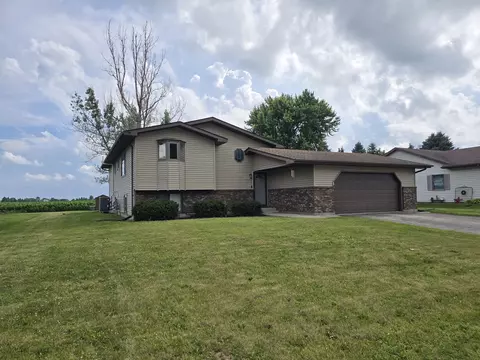 515 W Cherokee Ave, Shabbona, IL 60550