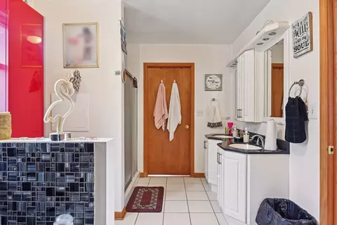 Bath - 626 E 90th St, Chicago, IL 60619 photo 3 of 5