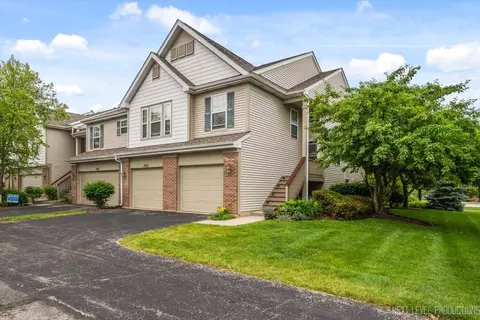 2903 Saganashkee Ln, Naperville, IL 60564