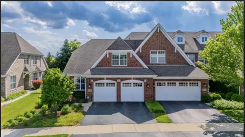 2274 Washington Dr #D, Northbrook, IL 60062