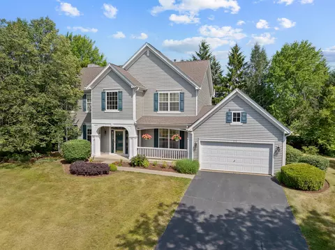 910 Angle Tarn Dr, West Dundee, IL 60118
