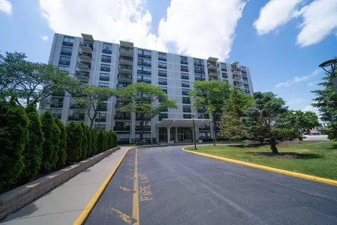 9009 Golf Rd #5B, Des Plaines, IL 60016