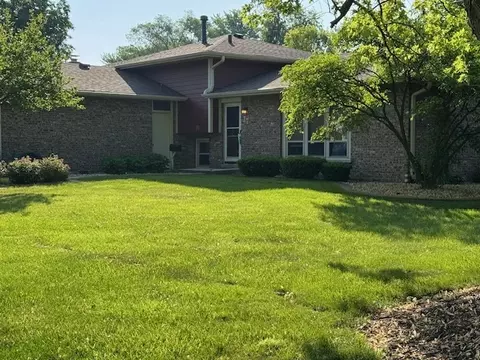 77 E Garden Ave, Palatine, IL 60067
