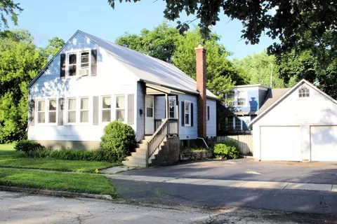 604 Wheeler St, Woodstock, IL 60098
