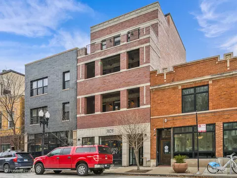 3828 N Lincoln Ave #2, Chicago, IL 60613