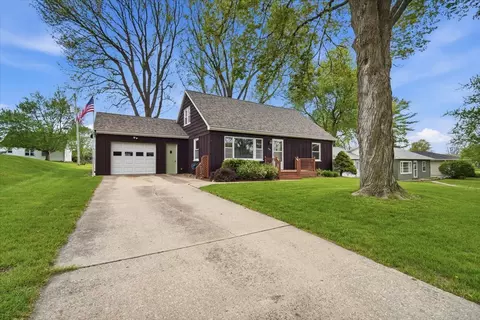 509 W Smith St, Roanoke, IL 61561