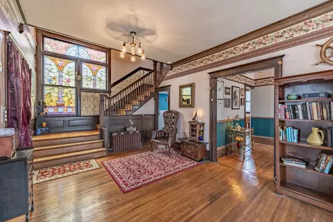 Entry Way - 600 E Chicago St, Elgin, IL 60120 photo 3 of 7