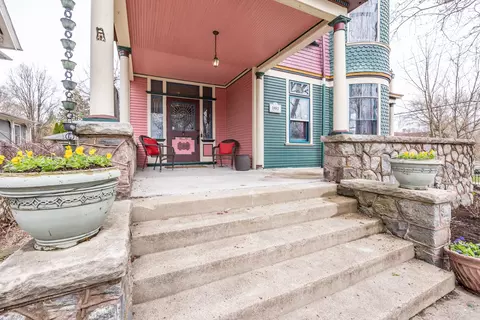 Exterior - 600 E Chicago St, Elgin, IL 60120 photo 3 of 5