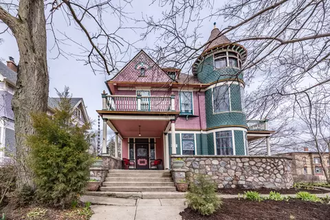 600 E Chicago St, Elgin, IL 60120