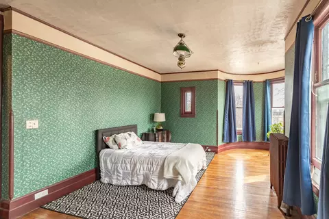 Bedroom - 600 E Chicago St, Elgin, IL 60120 photo 1 of 6