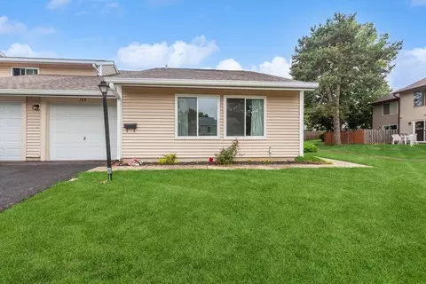738 Colorado Ct, Carol Stream, IL 60188