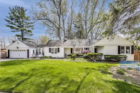 201 W Council Trl, Mount Prospect, IL 60056