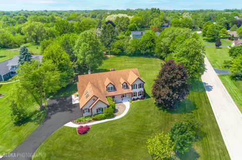 1 Byron Ct, Hawthorn Woods, IL 60047