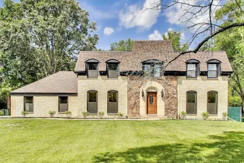 151 S Whitehall Ct, Palatine, IL 60067
