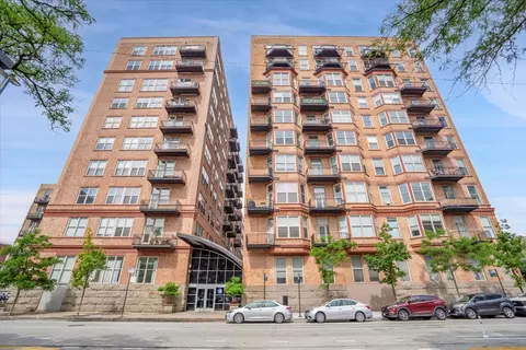 500 S Clinton St #527, Chicago, IL 60607