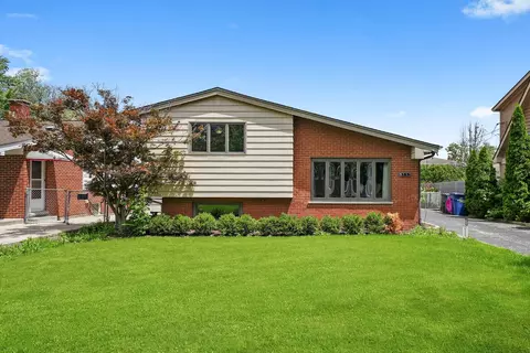 537 N Yale Ave N, Villa Park, IL 60181