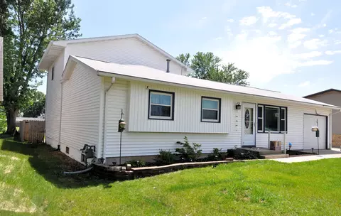 4713 Pine Al Dr, Machesney Park, IL 61115