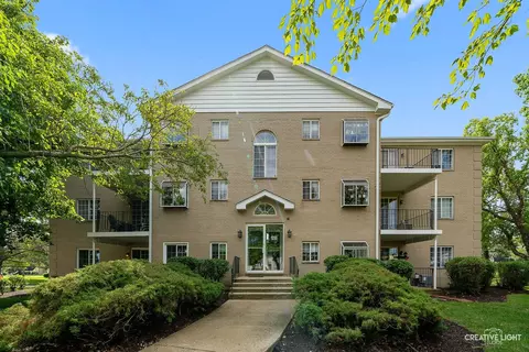1258 Chalet Rd #104, Naperville, IL 60563