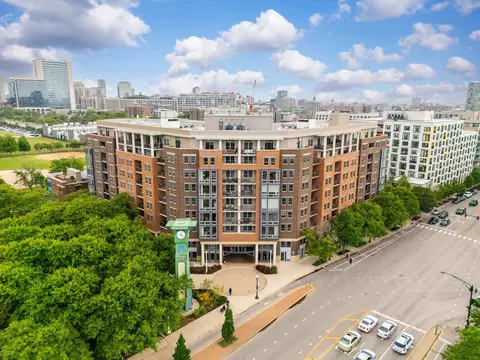 437 W Division St #515, Chicago, IL 60610