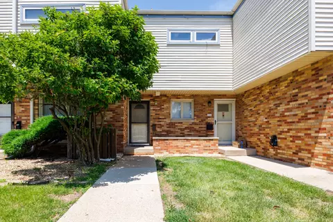 2214 E Lincoln St #14, Bloomington, IL 61701